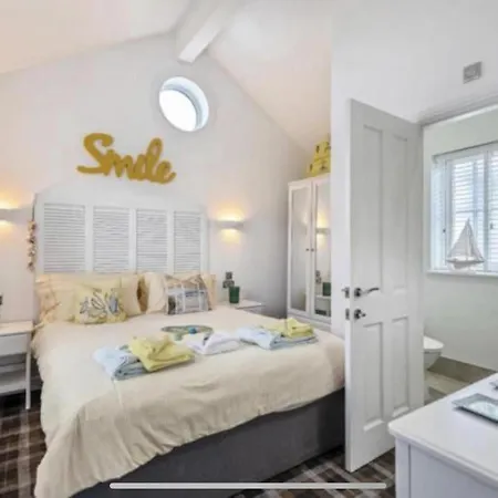 Sand Dollar, The Bay, 2 Bedrooms With Ensuites, Parking For 2 Cars, 2 Small Dogs Welcome Filey