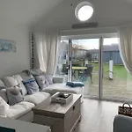 Dollar, The Bay, 2 Bedrooms With Ensuites, Parking For 2 Cars, 2 Small Dogs Welcome 펜션 *
