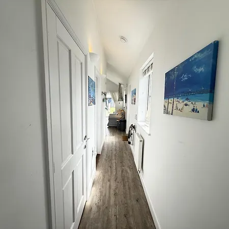 Dom wakacyjny Dollar, The Bay, 2 Bedrooms With Ensuites, Parking For 2 Cars, 2 Small Dogs Welcome Filey