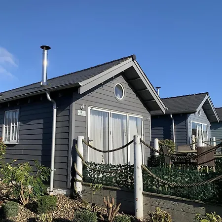 Dollar At The Bay, Sleeps 4, 2 Small Dogs Welcome For Free Filey
